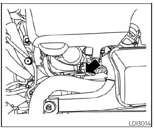 Nissan Pathfinder - Vérification du niveau d'huile à moteur