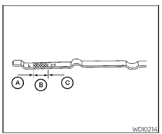Nissan Pathfinder - Vérification du niveau d'huile à moteur