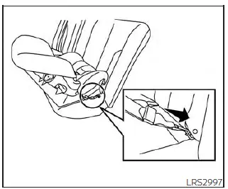 Nissan Pathfinder - Installation d'un ensemble de retenue d'enfant orienté vers l'arrière au moyen du système LATCH