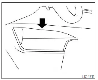 Nissan Pathfinder - Bac de rangement dans la console inférieure